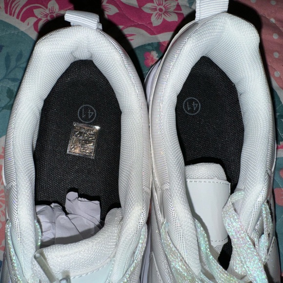 *NIB* SHEIN Pearl White Hologram Sneakers Size 41 - Picture 5 of 8